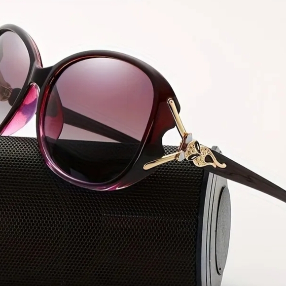 Elegant Women's Sunglasses - Picture 2 of 3